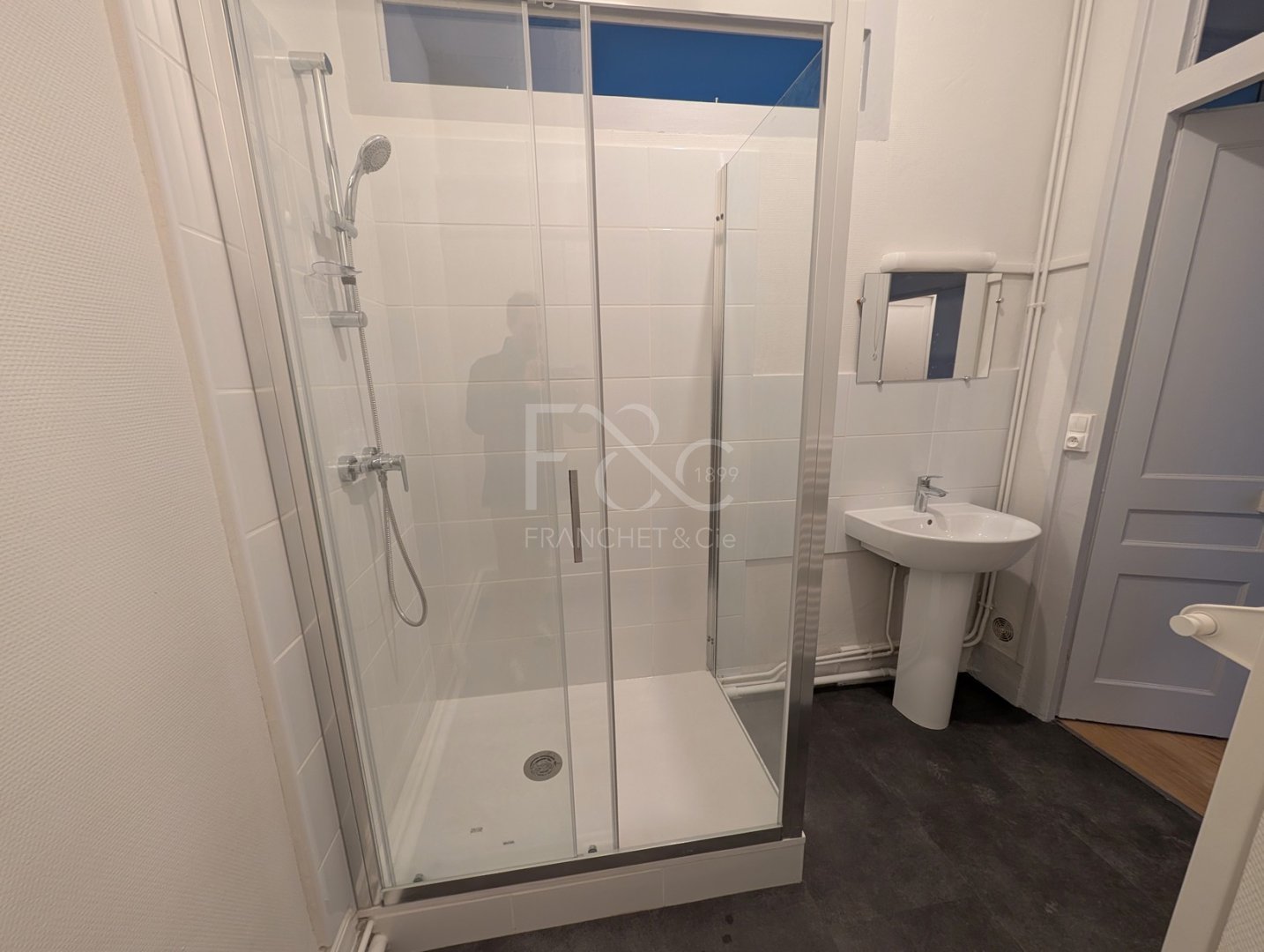 APPARTEMENT T3 A LOUER - LYON 7EME ARRONDISSEMENT - 90.22 m2 - 1�337�&euro; charges comprises par mois