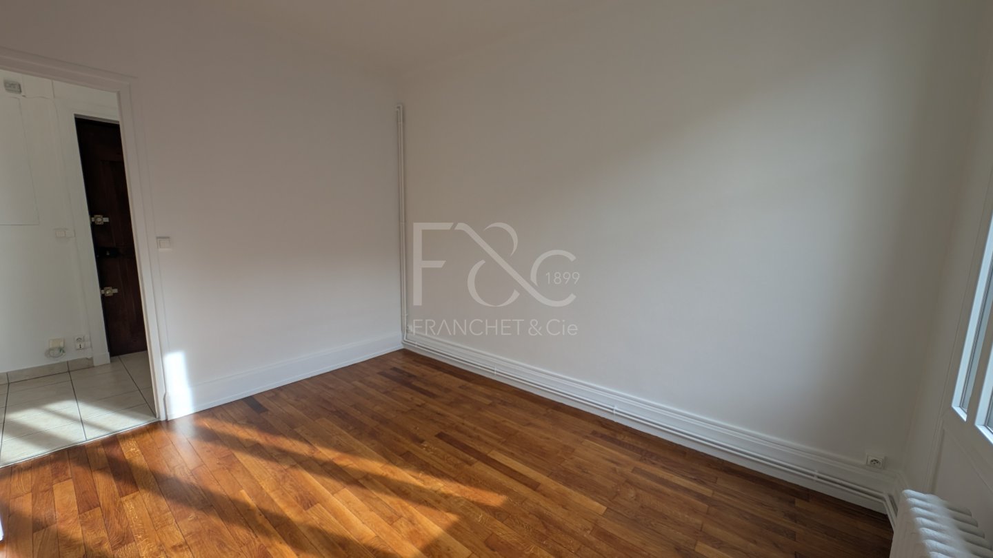APPARTEMENT T3 A LOUER - LYON 8EME ARRONDISSEMENT - 67.72 m2 - 990 &euro; charges comprises par mois