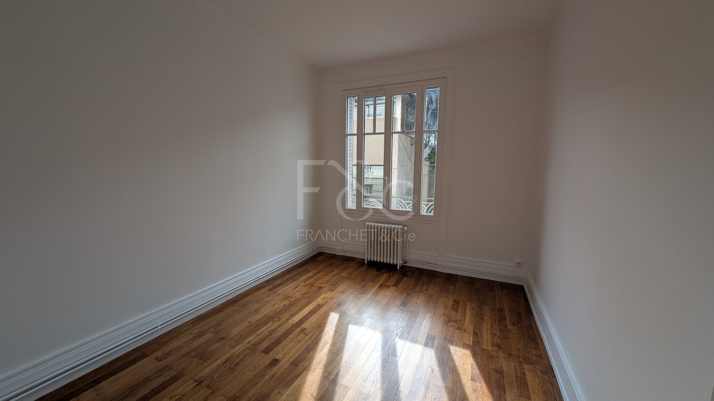 APPARTEMENT T3 A LOUER - LYON 8EME ARRONDISSEMENT - 67.72 m2 - 990 &euro; charges comprises par mois