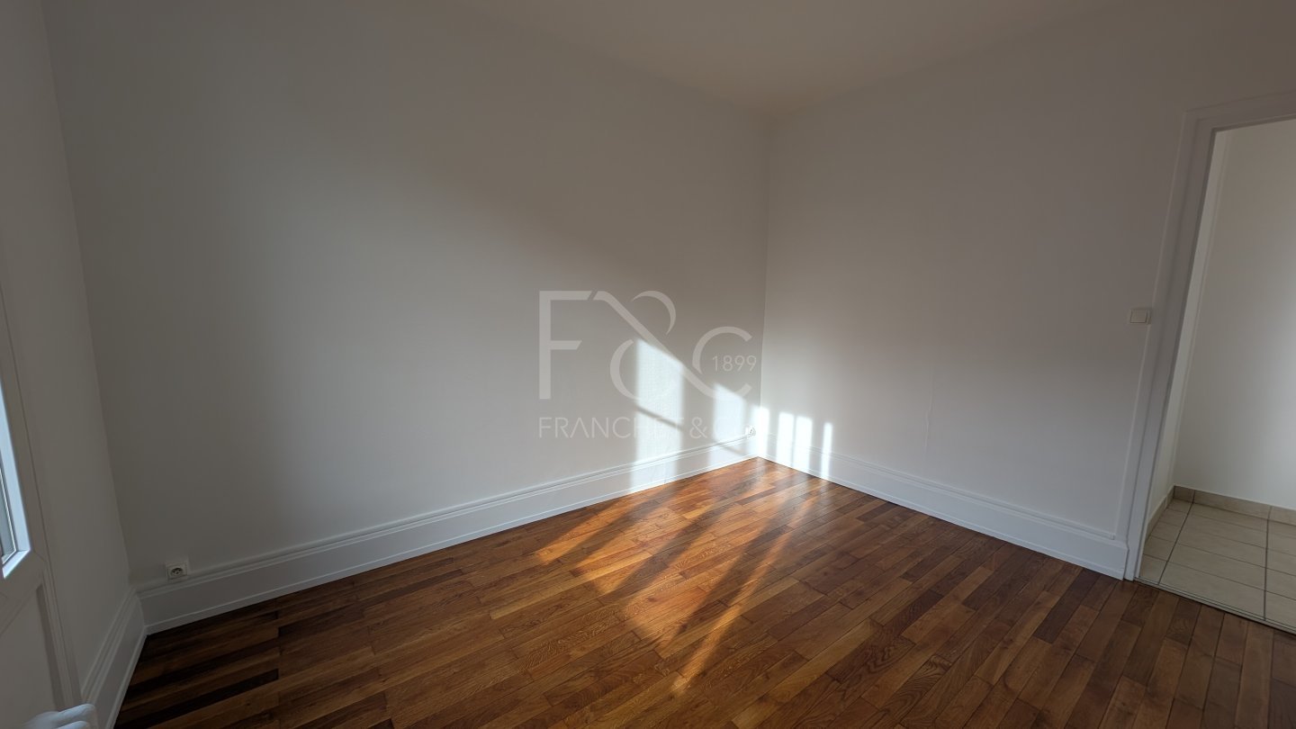 APPARTEMENT T3 A LOUER - LYON 8EME ARRONDISSEMENT - 67.72 m2 - 990 &euro; charges comprises par mois