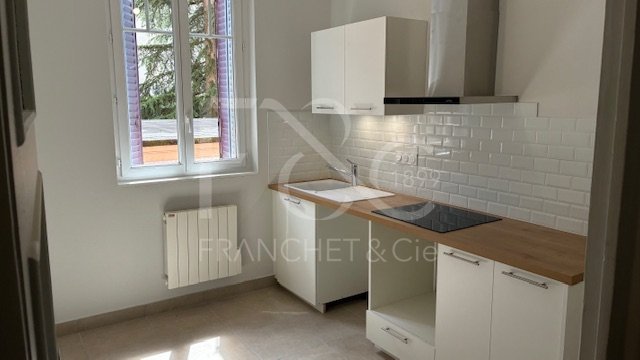 APPARTEMENT T3 A LOUER - LYON 8EME ARRONDISSEMENT - 51.88 m2 - 792 &euro; charges comprises par mois