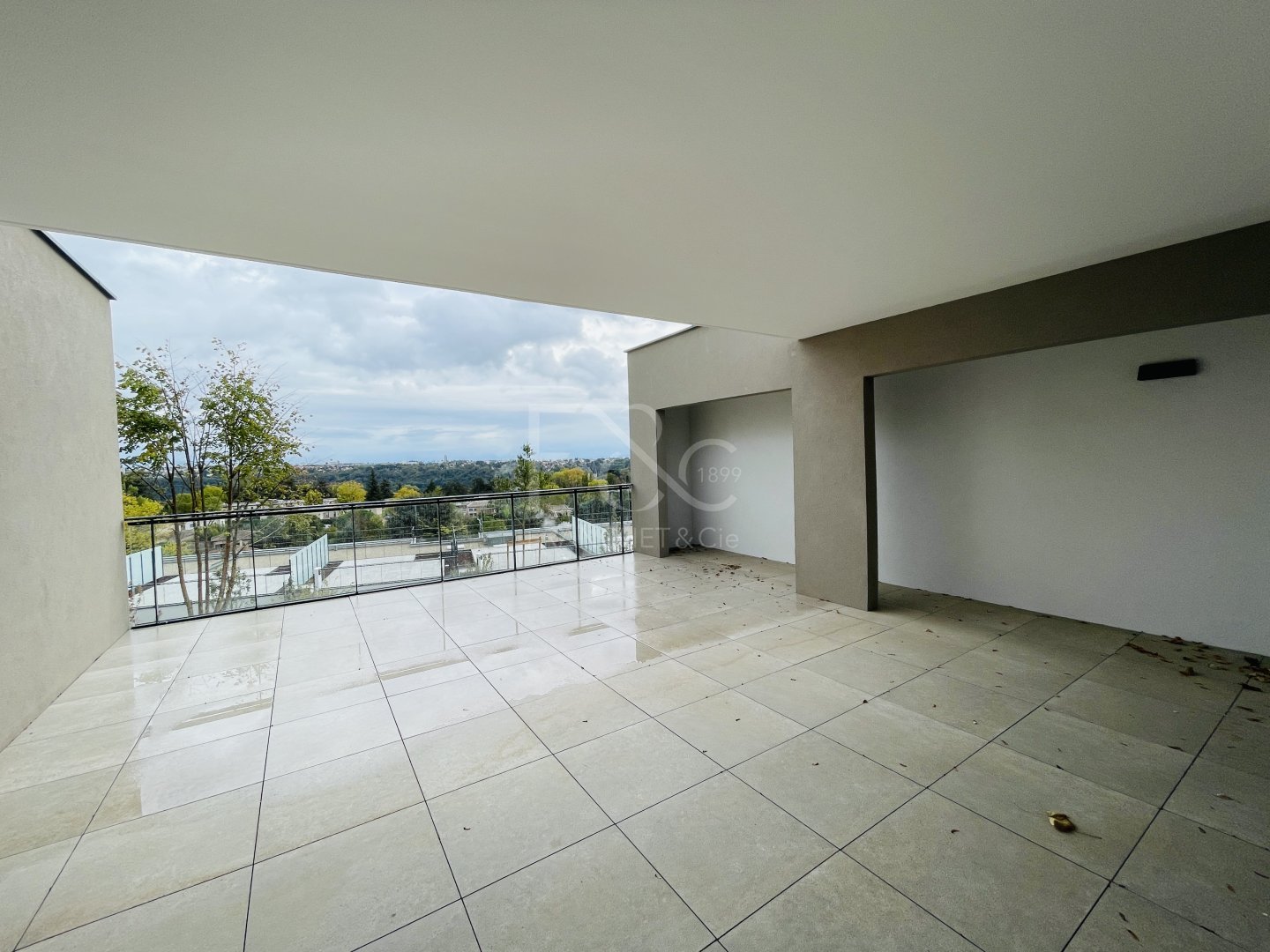 APPARTEMENT T3 A LOUER - ST CYR AU MONT D OR - 81.11 m2 - 1 700 &euro; charges comprises par mois