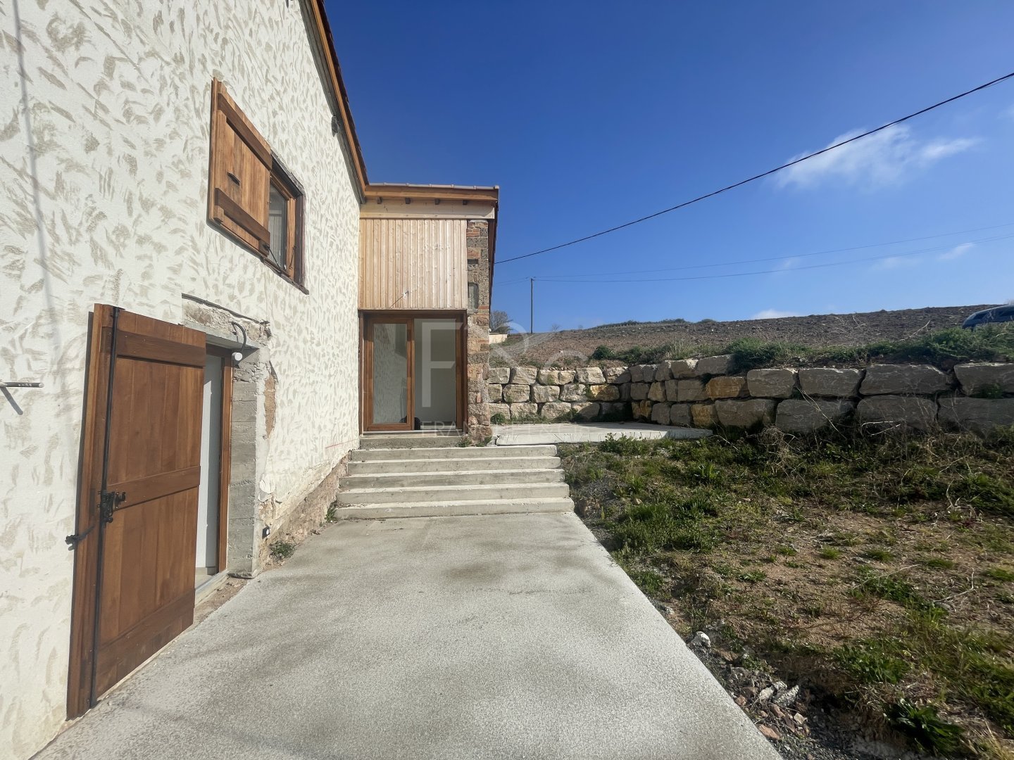 APPARTEMENT T3 A LOUER - ST ETIENNE LA VARENNE - 90 m2 - 1050€ charges comprises par mois