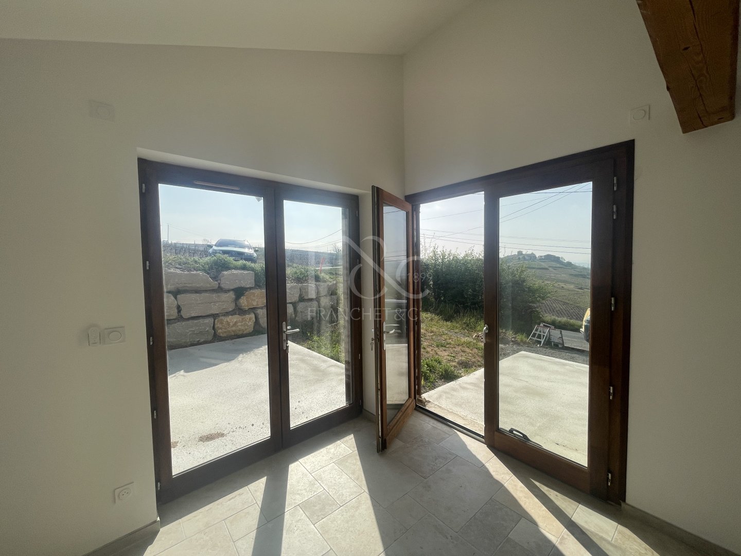 APPARTEMENT T3 A LOUER - ST ETIENNE LA VARENNE - 90 m2 - 1050€ charges comprises par mois