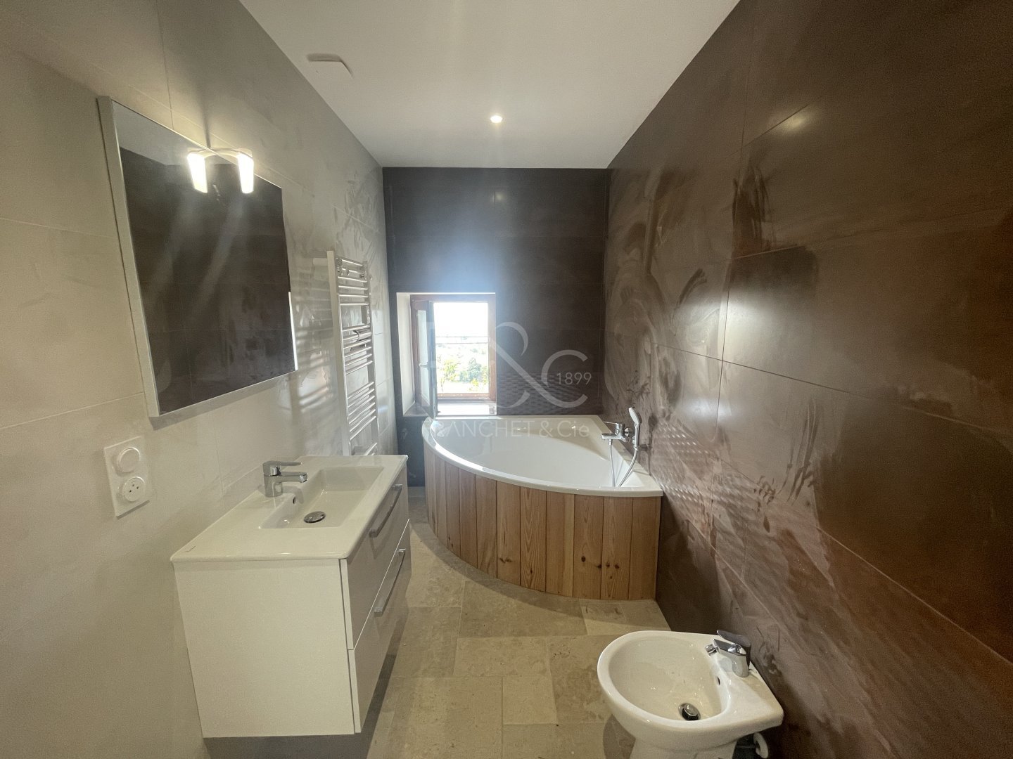 APPARTEMENT T3 A LOUER - ST ETIENNE LA VARENNE - 90 m2 - 1050€ charges comprises par mois