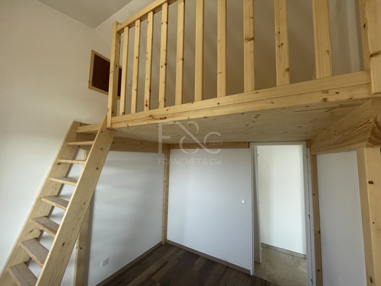 APPARTEMENT T3 A LOUER - ST ETIENNE LA VARENNE - 90 m2 - 1050€ charges comprises par mois