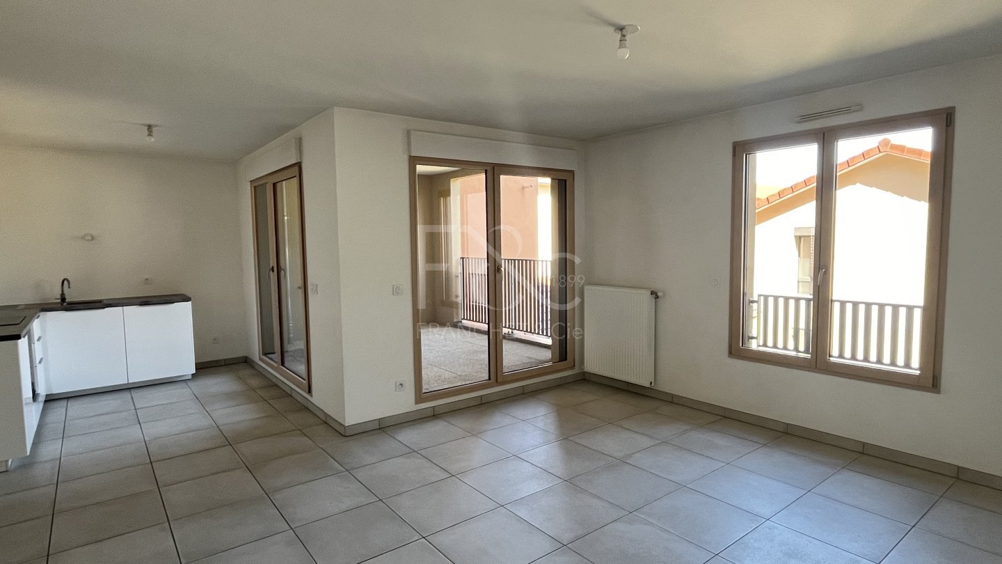 APPARTEMENT T3 A LOUER - TASSIN LA DEMI LUNE - 66.03 m2 - 922 &euro; charges comprises par mois
