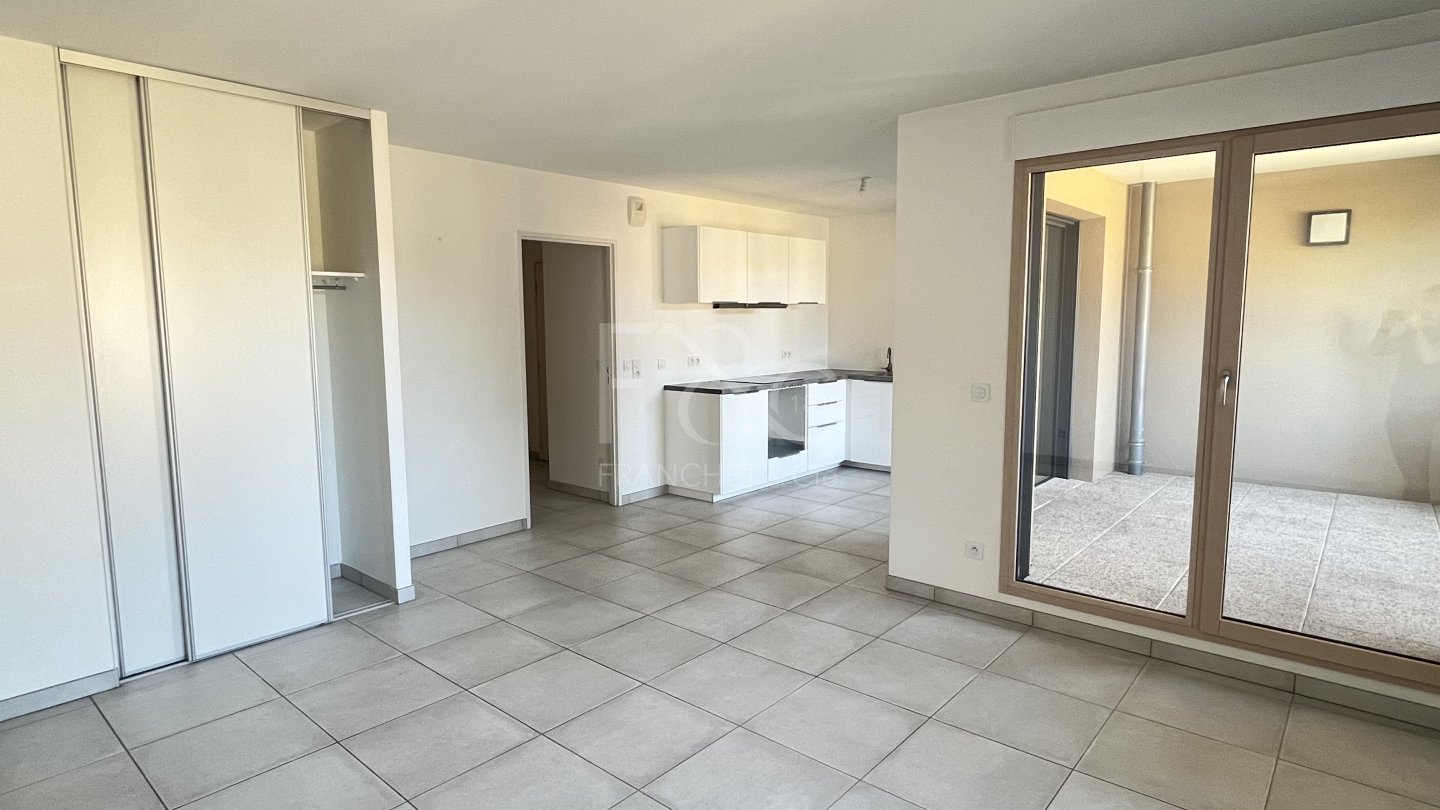 APPARTEMENT T3 A LOUER - TASSIN LA DEMI LUNE - 66.03 m2 - 922 &euro; charges comprises par mois