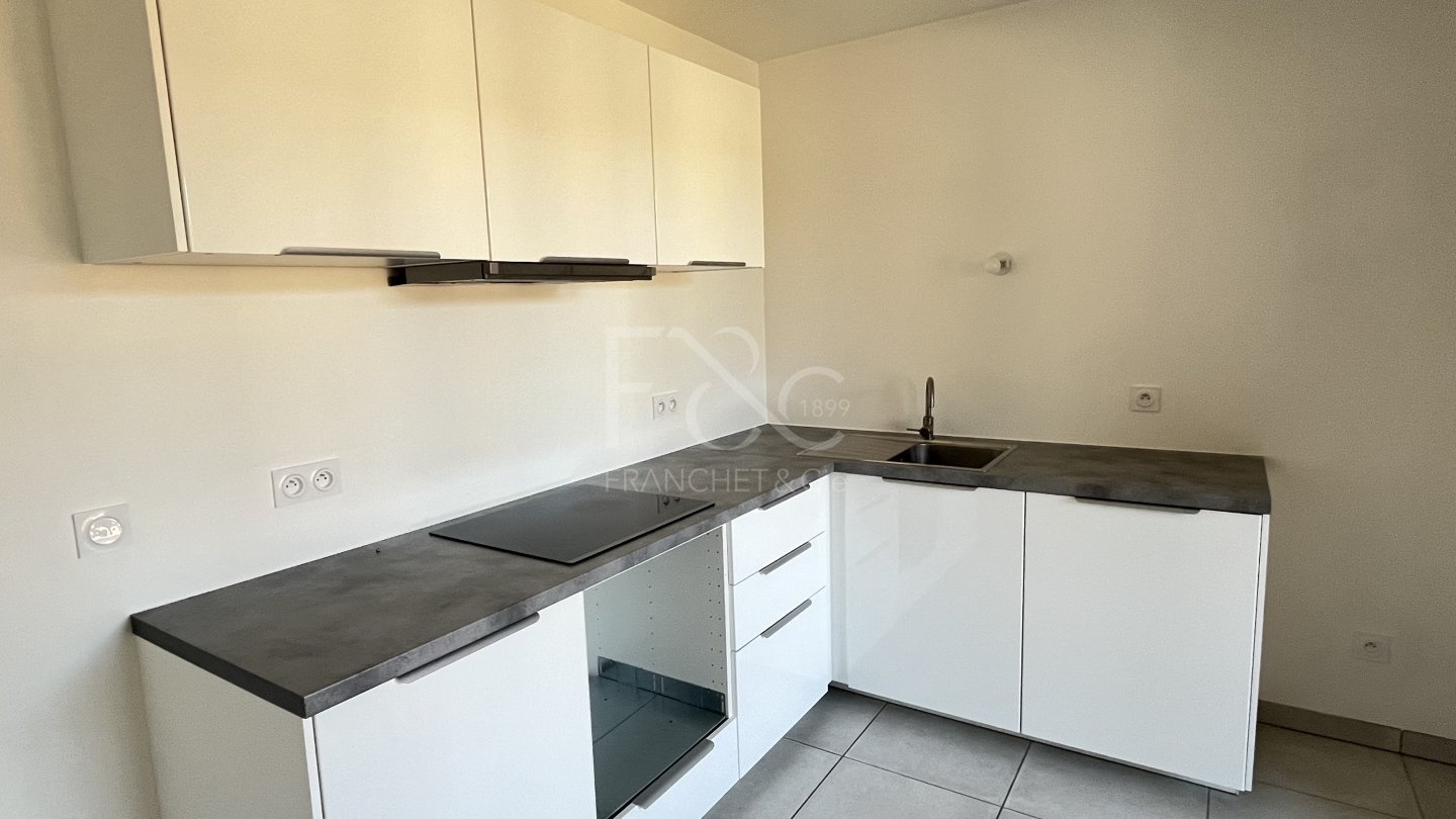 APPARTEMENT T3 A LOUER - TASSIN LA DEMI LUNE - 66.03 m2 - 922 &euro; charges comprises par mois