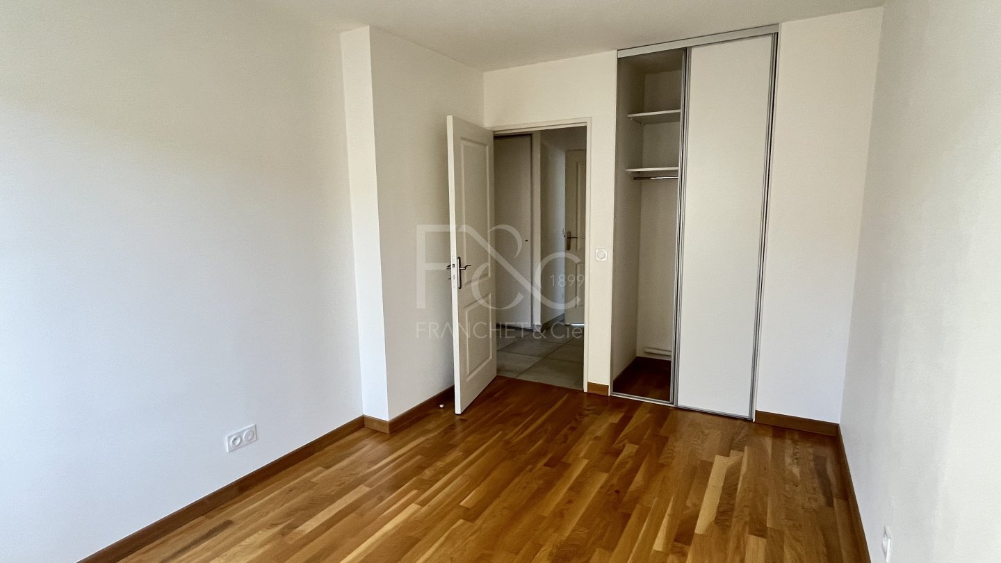 APPARTEMENT T3 A LOUER - TASSIN LA DEMI LUNE - 66.03 m2 - 922 &euro; charges comprises par mois