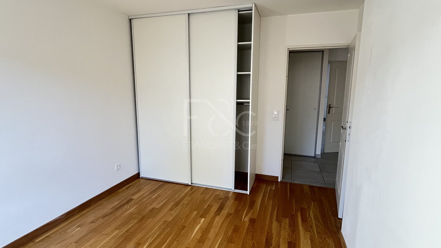 APPARTEMENT T3 A LOUER - TASSIN LA DEMI LUNE - 66.03 m2 - 922 &euro; charges comprises par mois