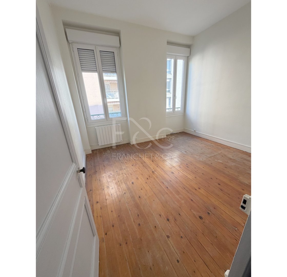 APPARTEMENT T3 A LOUER - VILLEURBANNE - 68.88 m2 - 950�&euro; charges comprises par mois