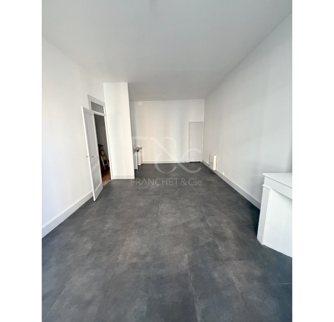 APPARTEMENT T3 A LOUER - VILLEURBANNE - 68.88 m2 - 950�&euro; charges comprises par mois