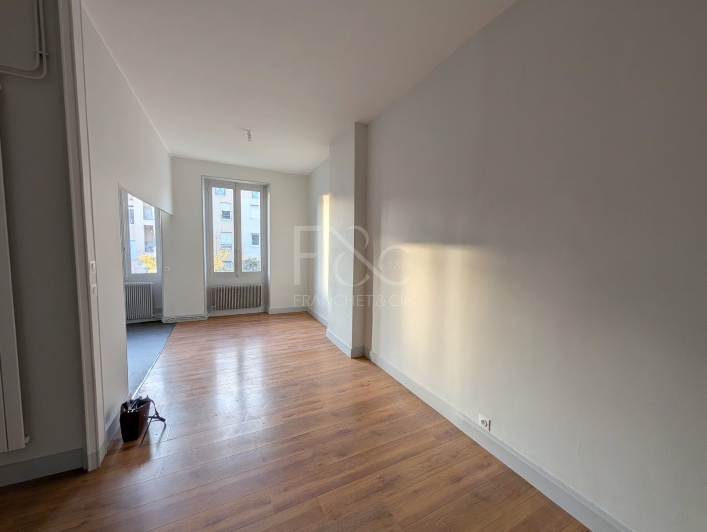 APPARTEMENT T3 A LOUER - VILLEURBANNE - 70.59 m2 - 999€ charges comprises par mois