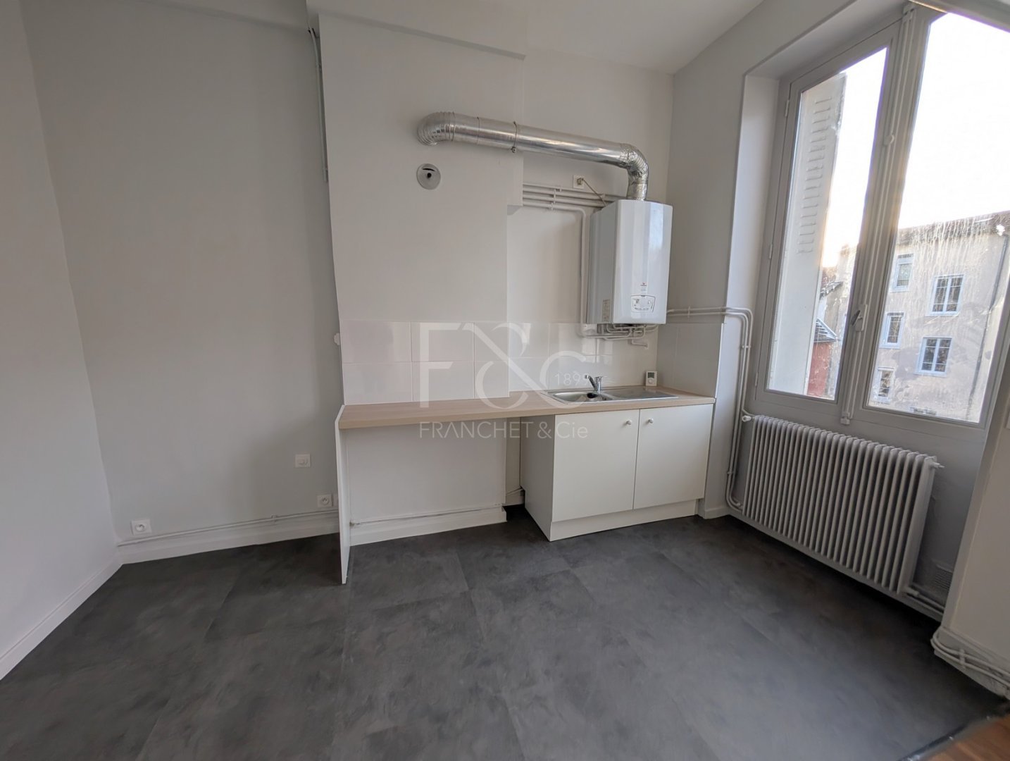 APPARTEMENT T3 A LOUER - VILLEURBANNE - 70.59 m2 - 999€ charges comprises par mois