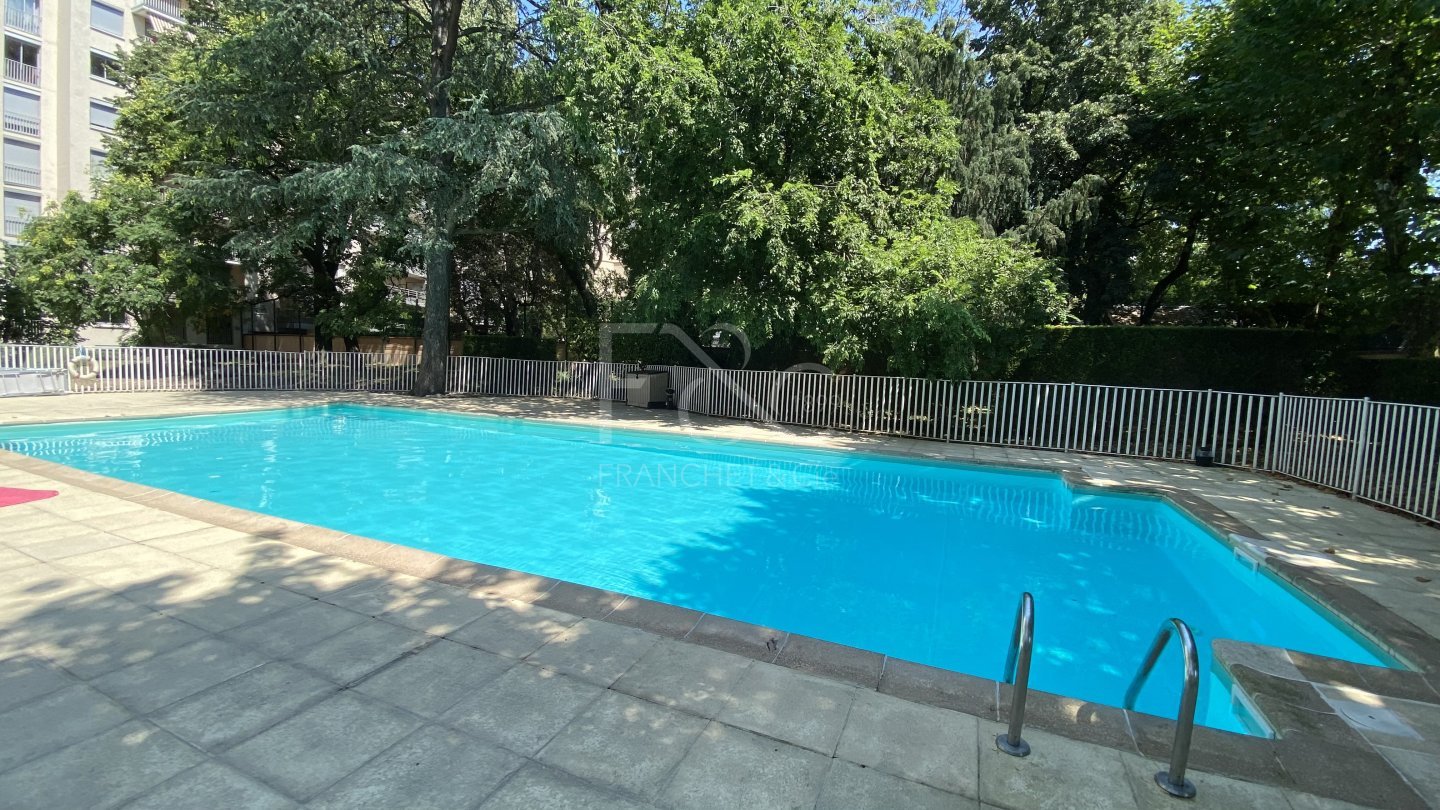 APPARTEMENT T3 A LOUER - VILLEURBANNE - 63.34 m2 - 900�&euro; charges comprises par mois