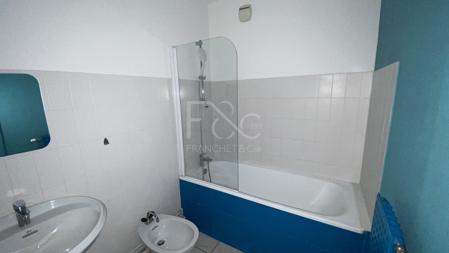 APPARTEMENT T3 A LOUER - VILLEURBANNE - 63.34 m2 - 900�&euro; charges comprises par mois