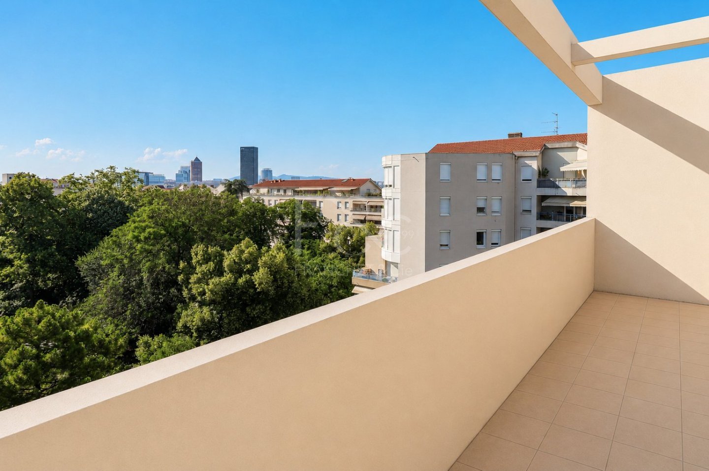 Appartement de type 3 en dernier étage avec balcon et vue