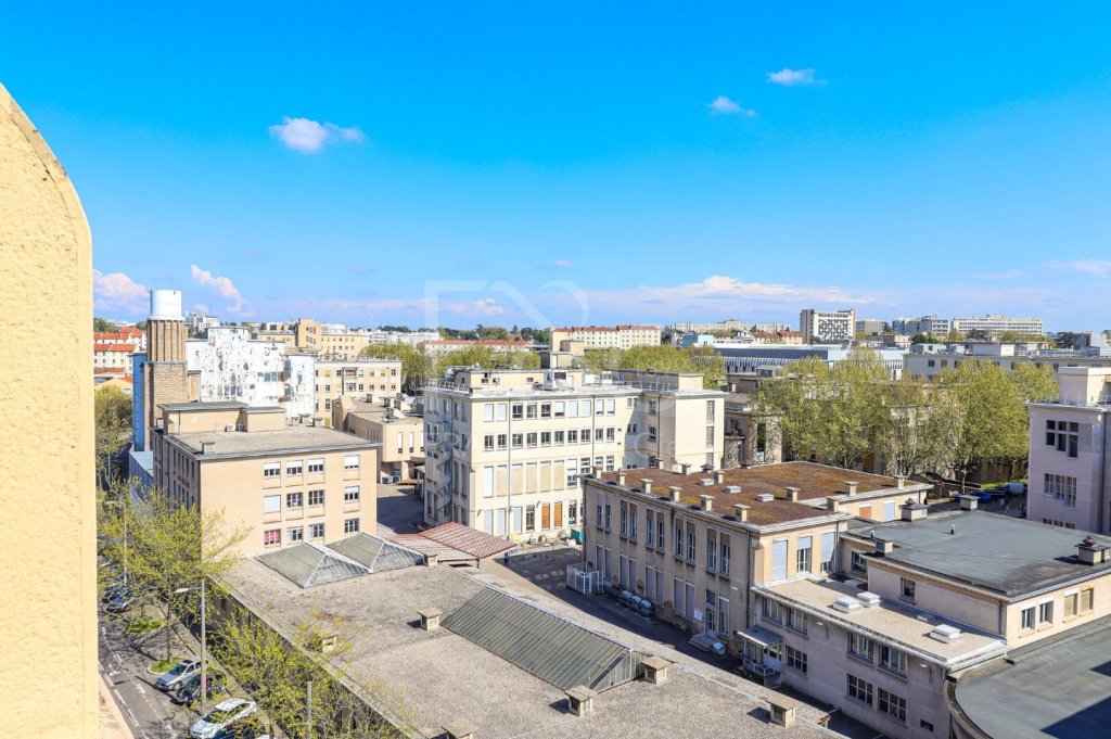 Appartement de type 3 en dernier tage A VENDRE - LYON 3EME ARRONDISSEMENT - 71.6 m2 - 323000 €