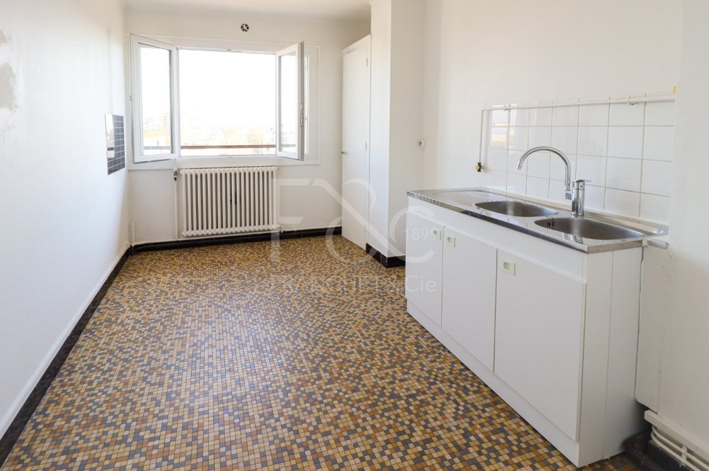 Appartement de type 3 en dernier tage A VENDRE - LYON 3EME ARRONDISSEMENT - 71,6 m2 - 356000 €