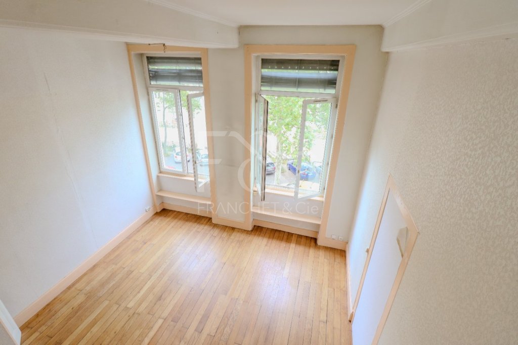 appartement T3 63m2 - LYON 4EME ARRONDISSEMENT - 63.68 m2 - VENDU