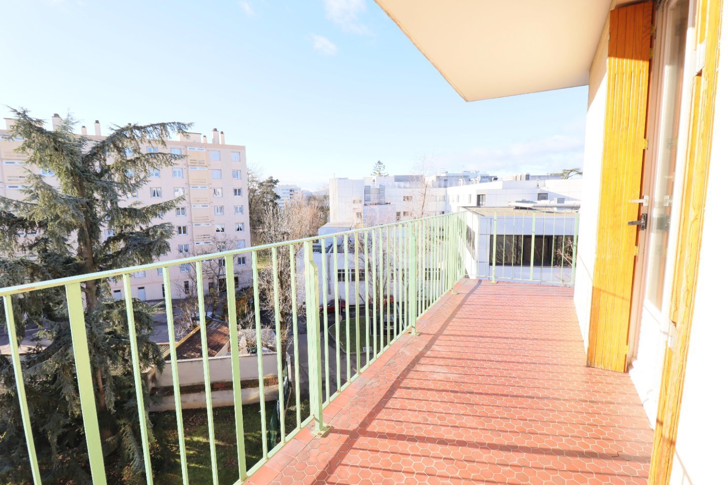Appartement T3 r�nov� avec balcons et travaux �nerg�tiques inclus � Sainte-Foy-l�s-Lyon