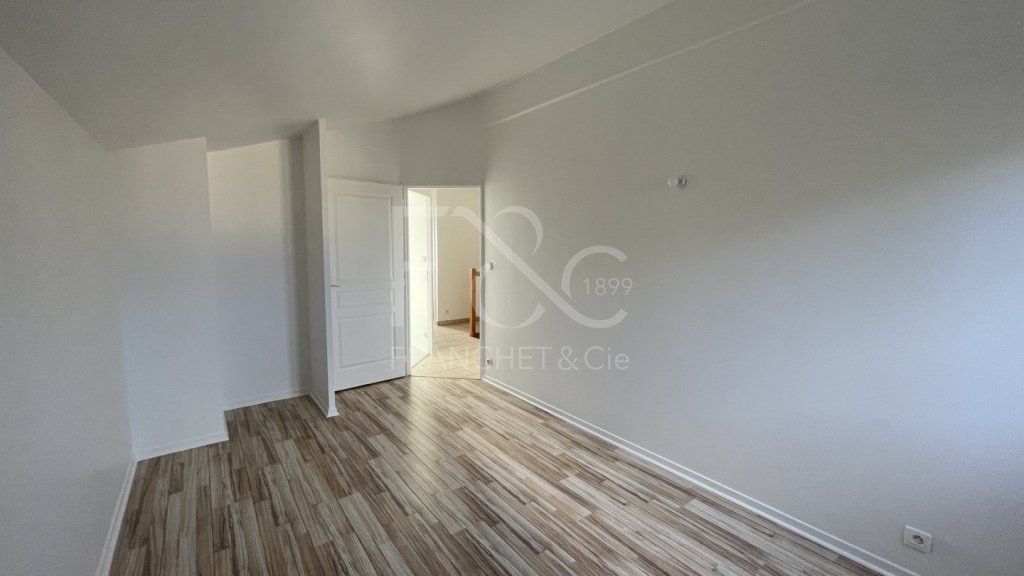 APPARTEMENT T4 - CHARLY - 110,95 m2 - LOUÉ