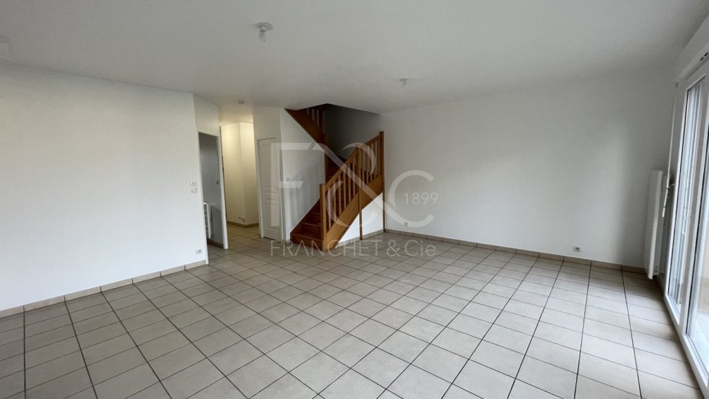 APPARTEMENT T4 - CHARLY - 110,95 m2 - LOUÉ