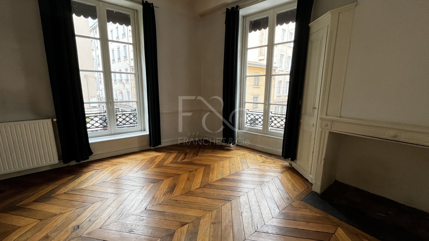 APPARTEMENT T4 A LOUER - LYON 2EME ARRONDISSEMENT - 77.56 m2 - 995 &euro; charges comprises par mois