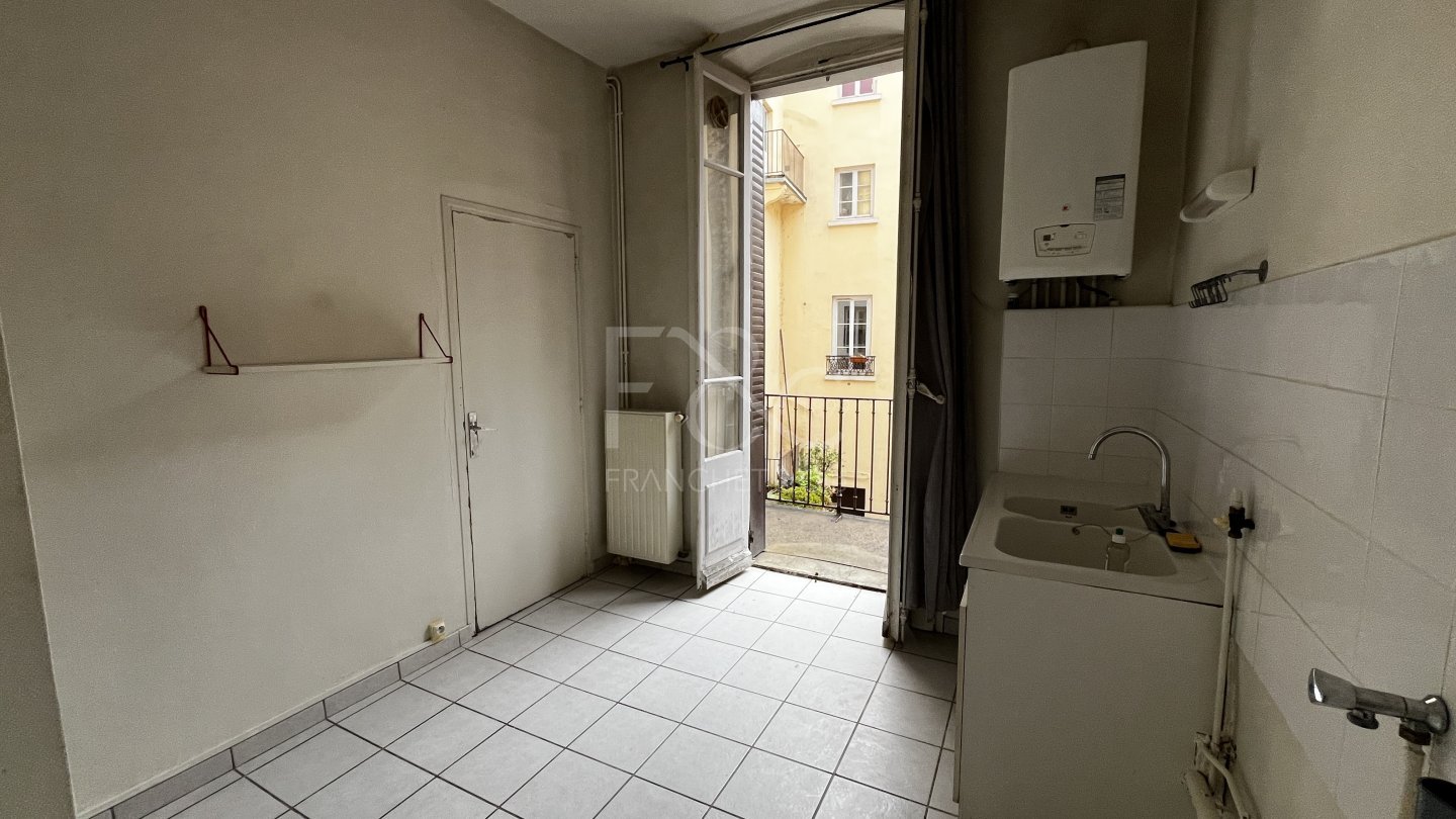 APPARTEMENT T4 A LOUER - LYON 2EME ARRONDISSEMENT - 77.56 m2 - 995 &euro; charges comprises par mois