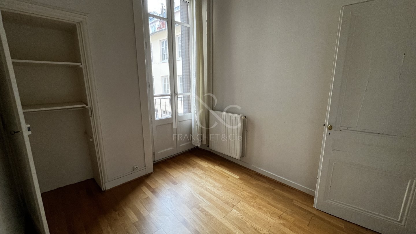 APPARTEMENT T4 A LOUER - LYON 2EME ARRONDISSEMENT - 77.56 m2 - 995 &euro; charges comprises par mois