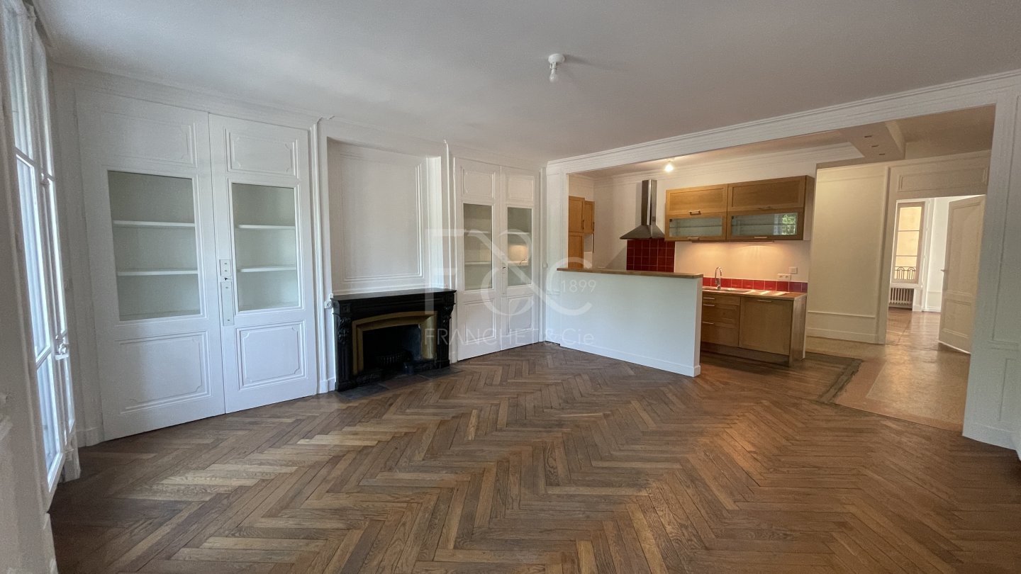 APPARTEMENT T4 A LOUER - LYON 2EME ARRONDISSEMENT - 130 m2 - 1 702 &euro; charges comprises par mois