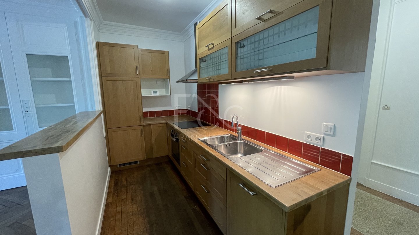 APPARTEMENT T4 A LOUER - LYON 2EME ARRONDISSEMENT - 130 m2 - 1 702 &euro; charges comprises par mois