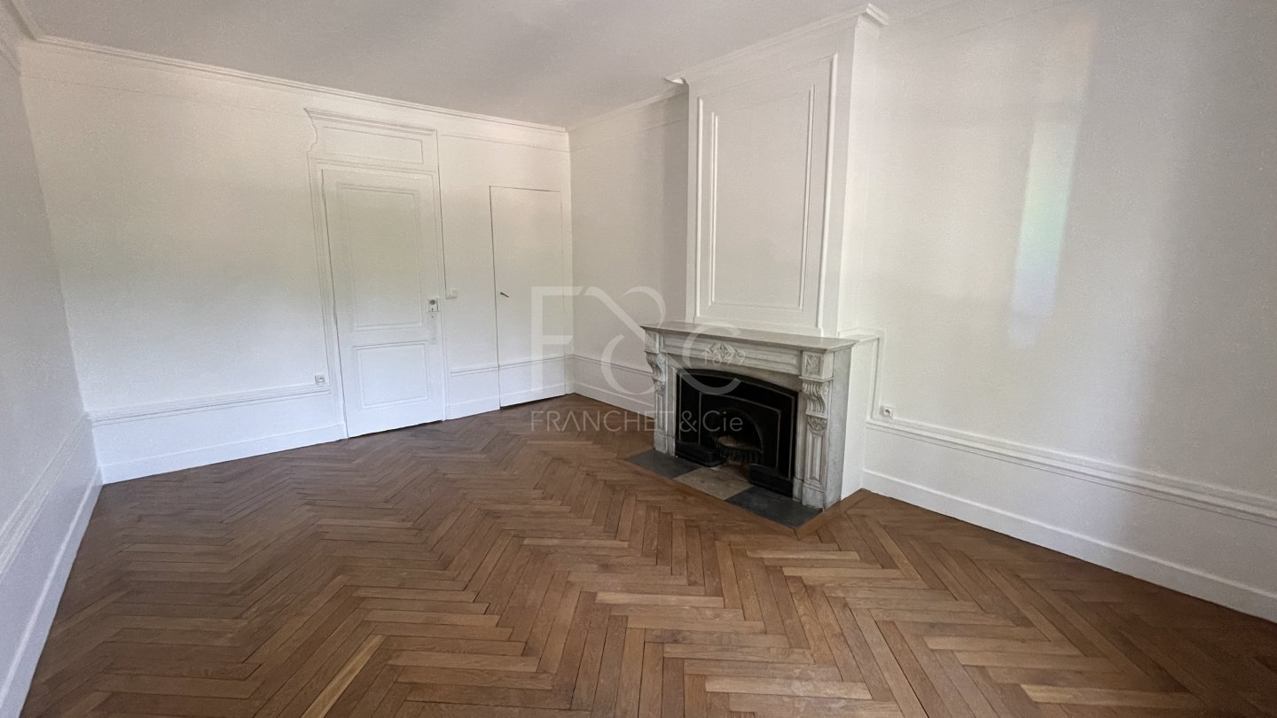 APPARTEMENT T4 A LOUER - LYON 2EME ARRONDISSEMENT - 130 m2 - 1 702 &euro; charges comprises par mois