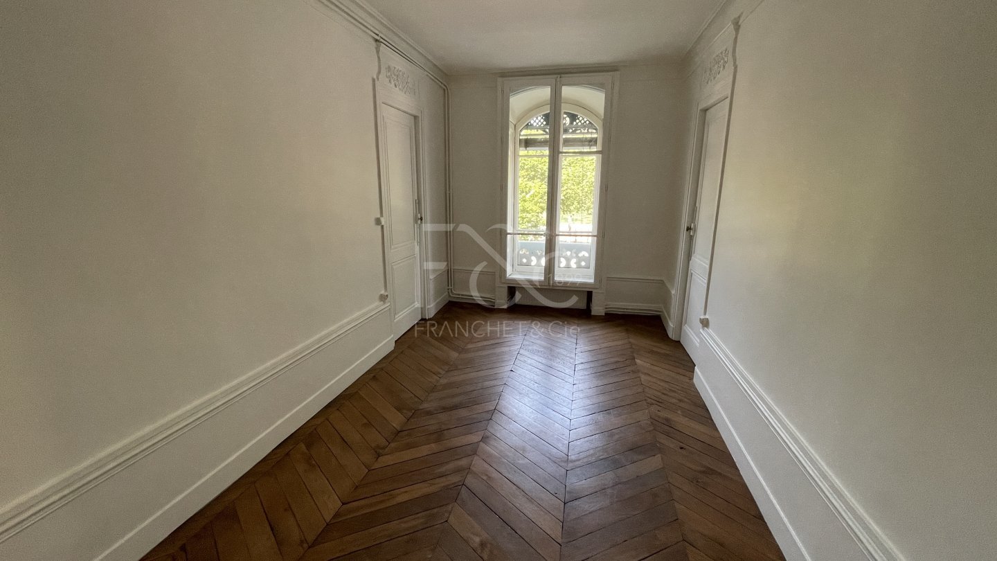 APPARTEMENT T4 A LOUER - LYON 2EME ARRONDISSEMENT - 130 m2 - 1 702 &euro; charges comprises par mois