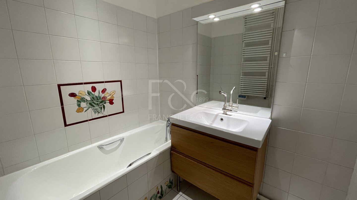 APPARTEMENT T4 A LOUER - LYON 2EME ARRONDISSEMENT - 130 m2 - 1 702 &euro; charges comprises par mois