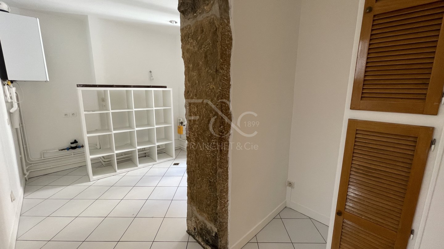APPARTEMENT T4 A LOUER - LYON 2EME ARRONDISSEMENT - 130 m2 - 1 702 &euro; charges comprises par mois