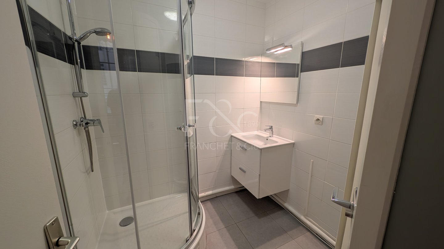 APPARTEMENT T4 A LOUER - LYON 2EME ARRONDISSEMENT - 136.33 m2 - 1 705 &euro; charges comprises par mois