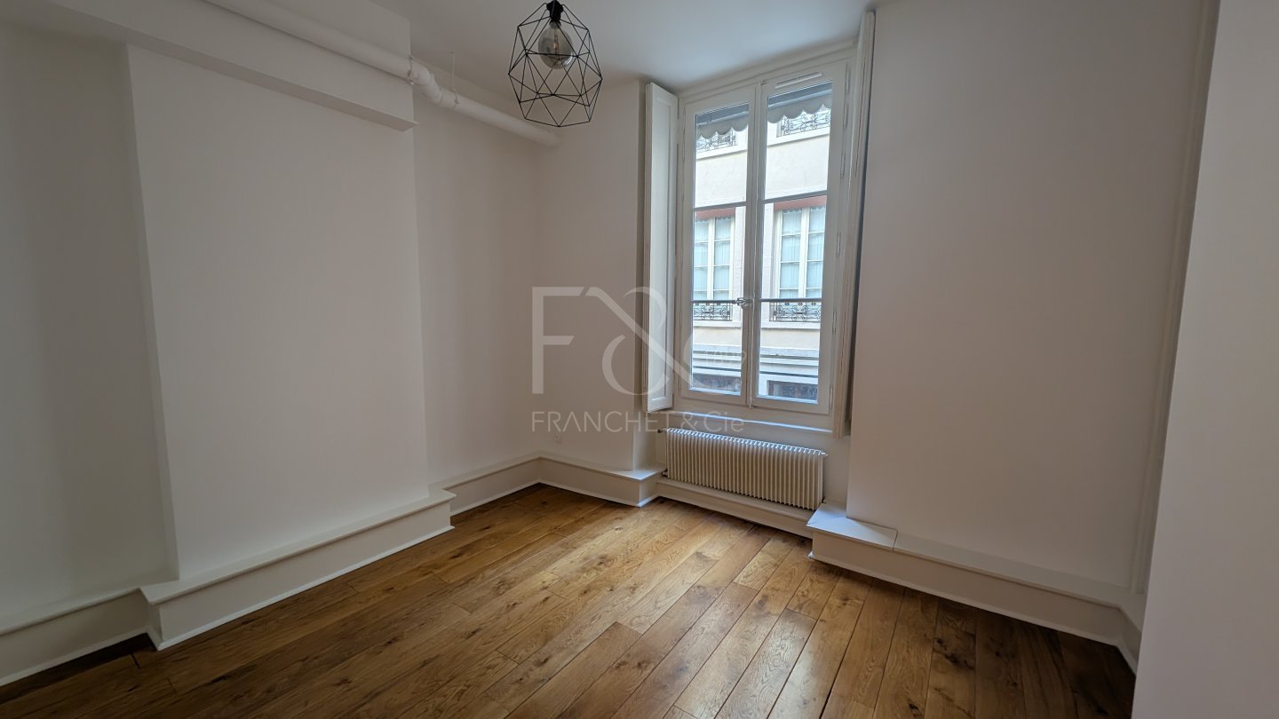 APPARTEMENT T4 A LOUER - LYON 2EME ARRONDISSEMENT - 136.33 m2 - 1 705 &euro; charges comprises par mois