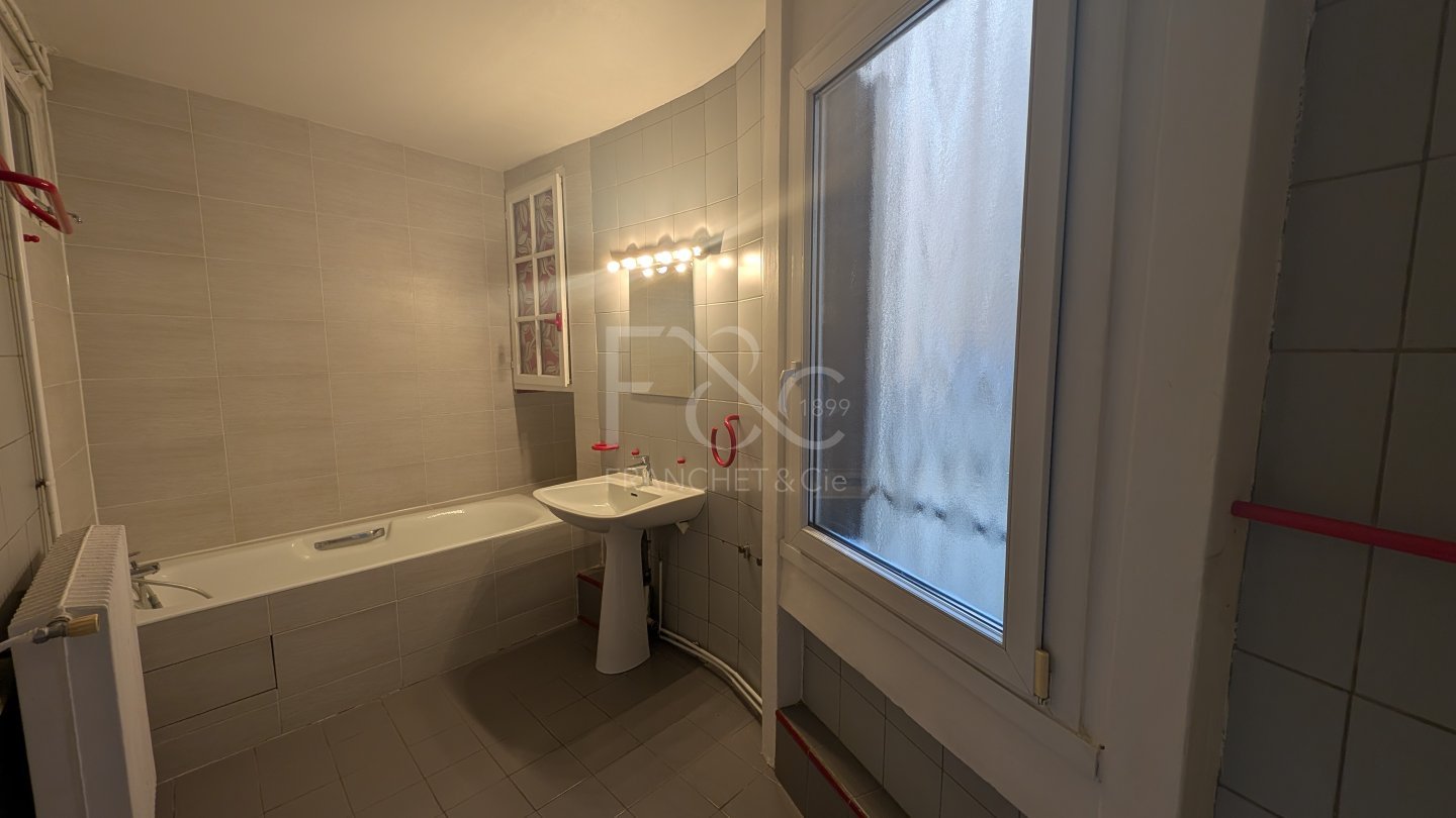 APPARTEMENT T4 A LOUER - LYON 2EME ARRONDISSEMENT - 136.33 m2 - 1 705 &euro; charges comprises par mois