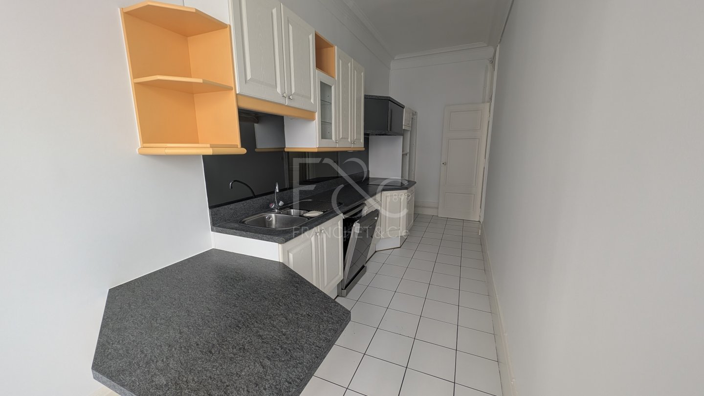 APPARTEMENT T4 A LOUER - LYON 2EME ARRONDISSEMENT - 136.33 m2 - 1 705 &euro; charges comprises par mois