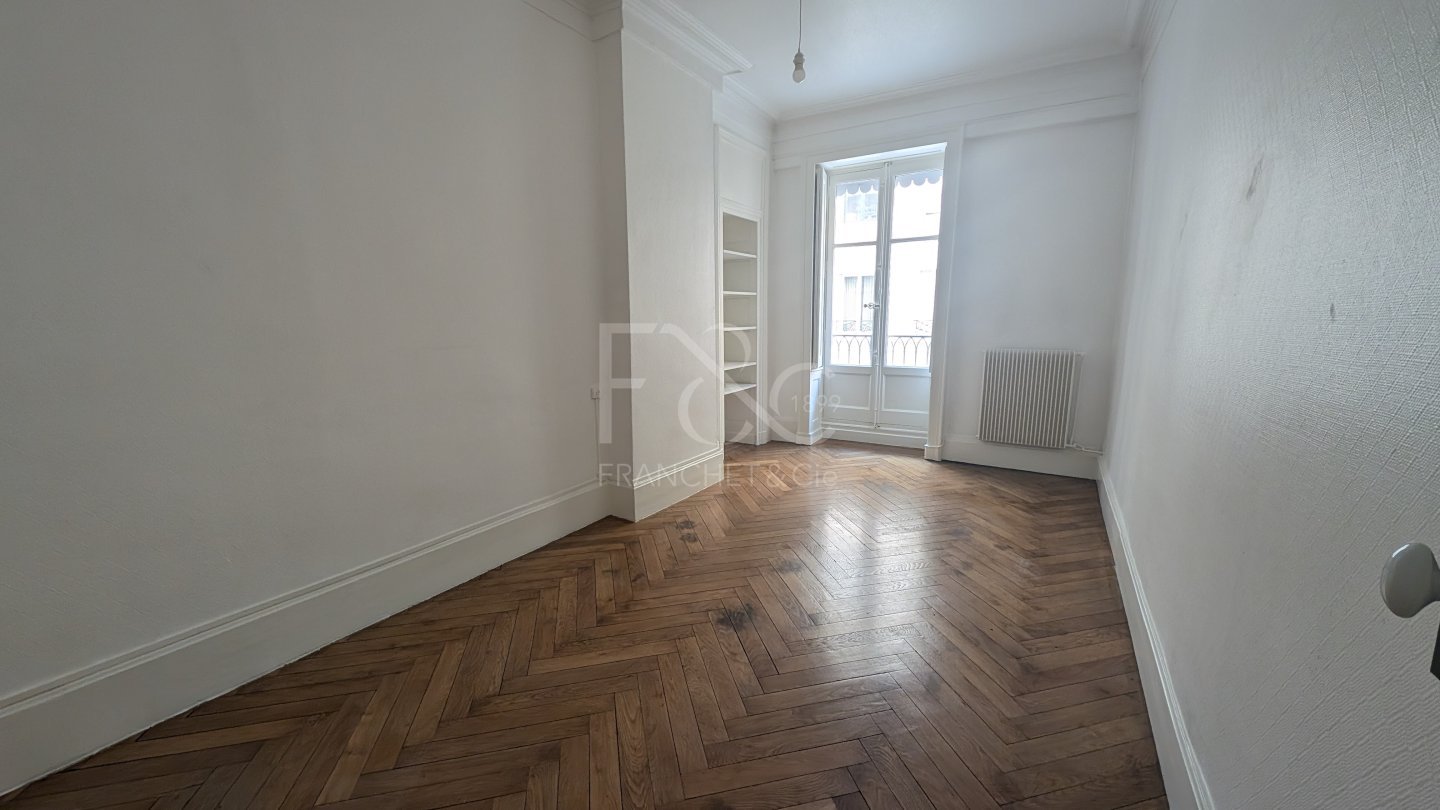 APPARTEMENT T4 A LOUER - LYON 2EME ARRONDISSEMENT - 136.33 m2 - 1 705 &euro; charges comprises par mois