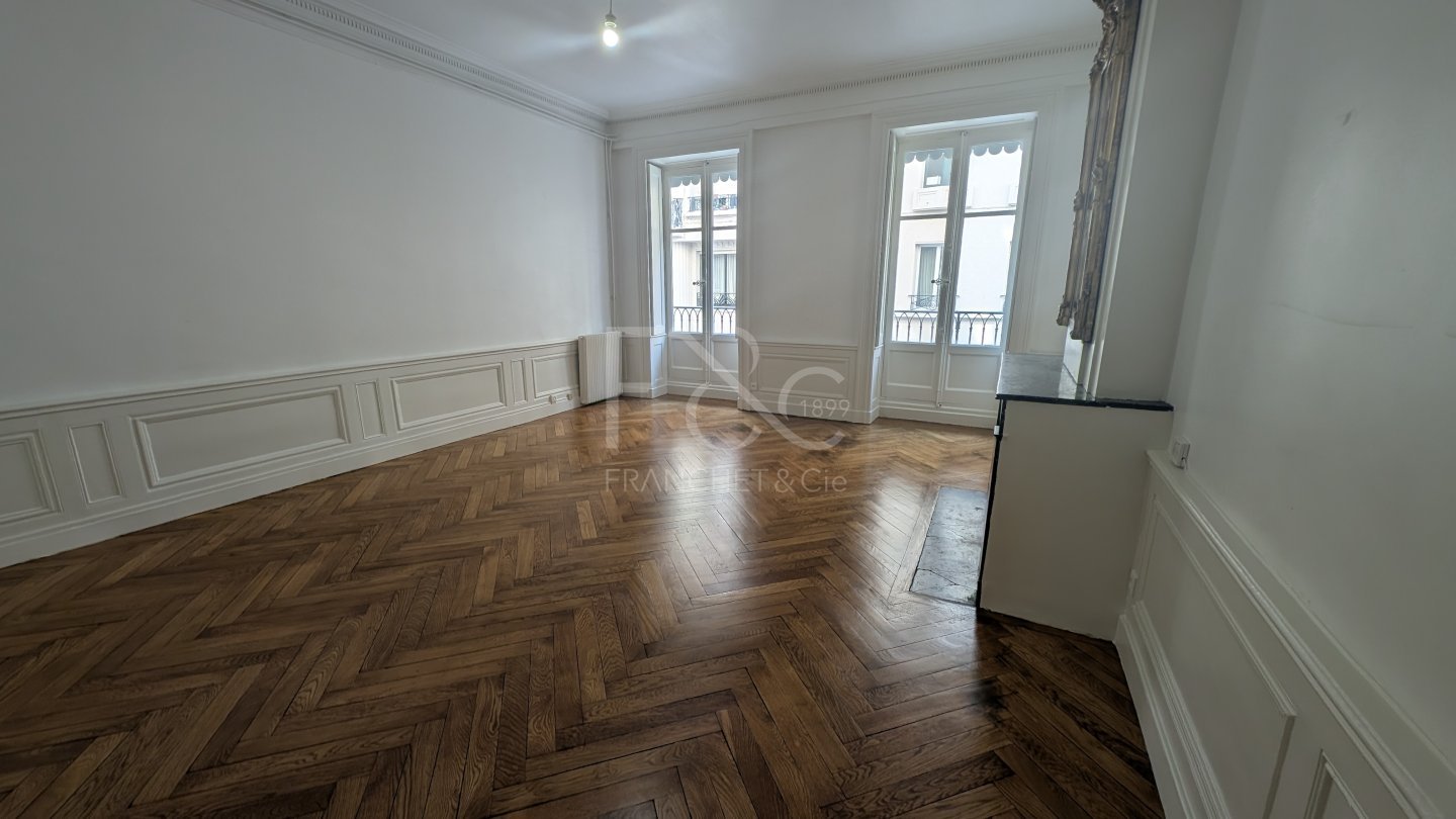 APPARTEMENT T4 A LOUER - LYON 2EME ARRONDISSEMENT - 136.33 m2 - 1 705 &euro; charges comprises par mois