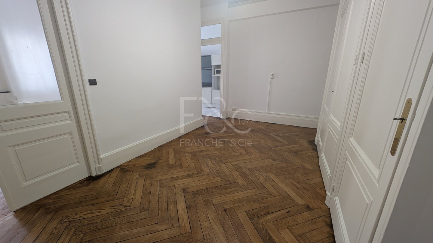 APPARTEMENT T4 A LOUER - LYON 2EME ARRONDISSEMENT - 136.33 m2 - 1 705 &euro; charges comprises par mois