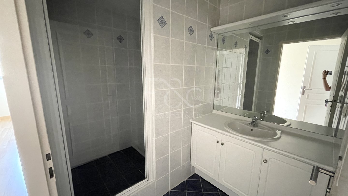 APPARTEMENT T4 A LOUER - LYON 2EME ARRONDISSEMENT Ainay - 164.27 m2 - 2 389 &euro; charges comprises par mois