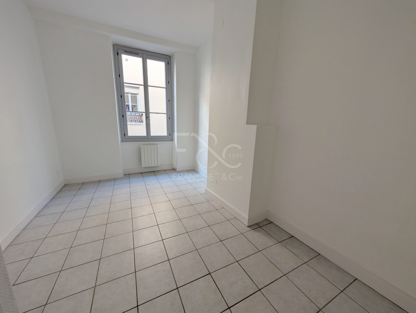 APPARTEMENT T4 A LOUER - LYON 2EME ARRONDISSEMENT - 80.91 m2 - 1223€ charges comprises par mois