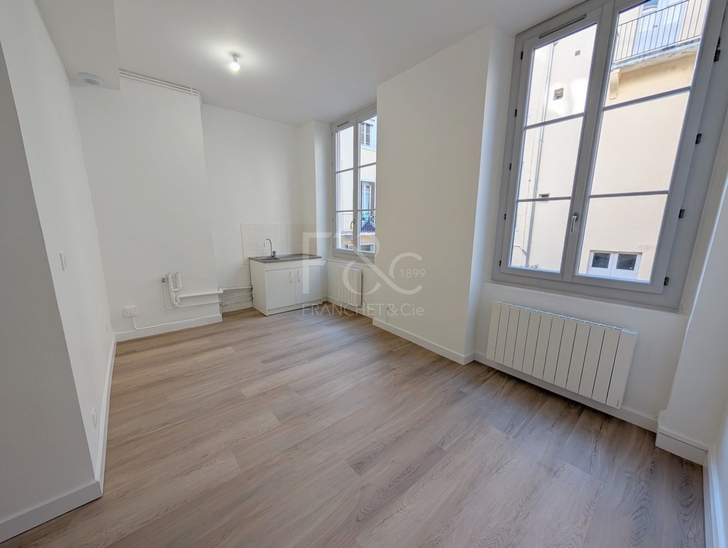 APPARTEMENT T2 A LOUER - LYON 2EME ARRONDISSEMENT - 80.91 m2 - 1158€ charges comprises par mois