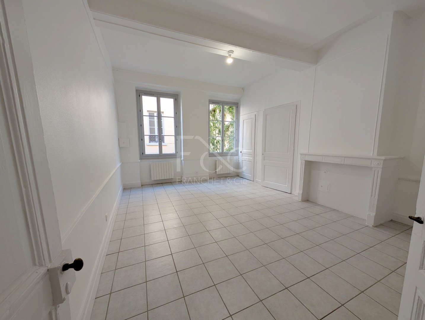APPARTEMENT T2 A LOUER - LYON 2EME ARRONDISSEMENT - 80.91 m2 - 1158€ charges comprises par mois