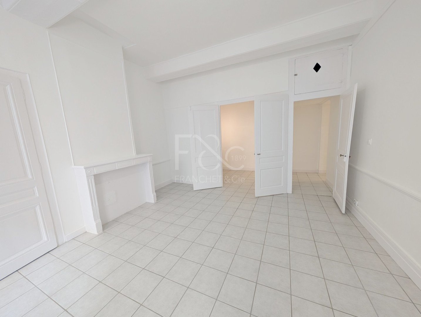 APPARTEMENT T2 A LOUER - LYON 2EME ARRONDISSEMENT - 80.91 m2 - 1158€ charges comprises par mois
