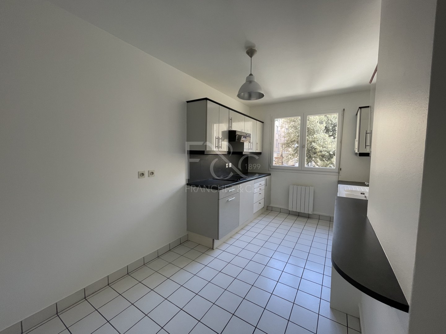 APPARTEMENT T4 A LOUER - LYON 2EME ARRONDISSEMENT - 116.76 m2 - 1855€ charges comprises par mois